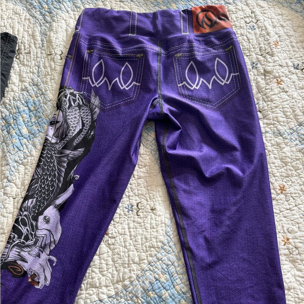 Ink n Burn size 10 capris. Great condition